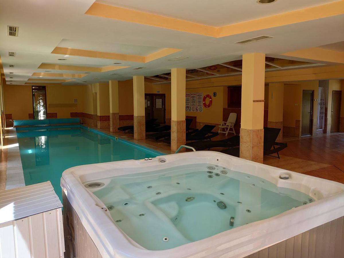 Coke Wellness Apartman Siófok Buitenkant foto